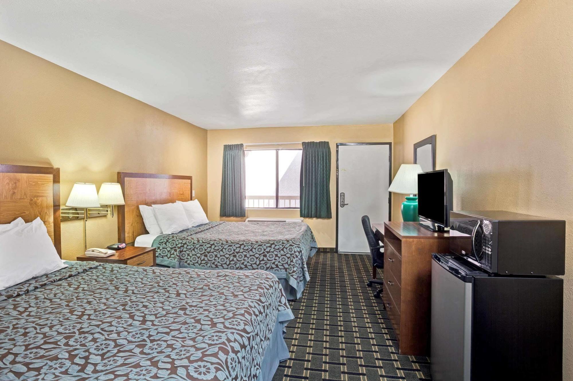 Days Inn By Wyndham Whittier Los Angeles Esterno foto