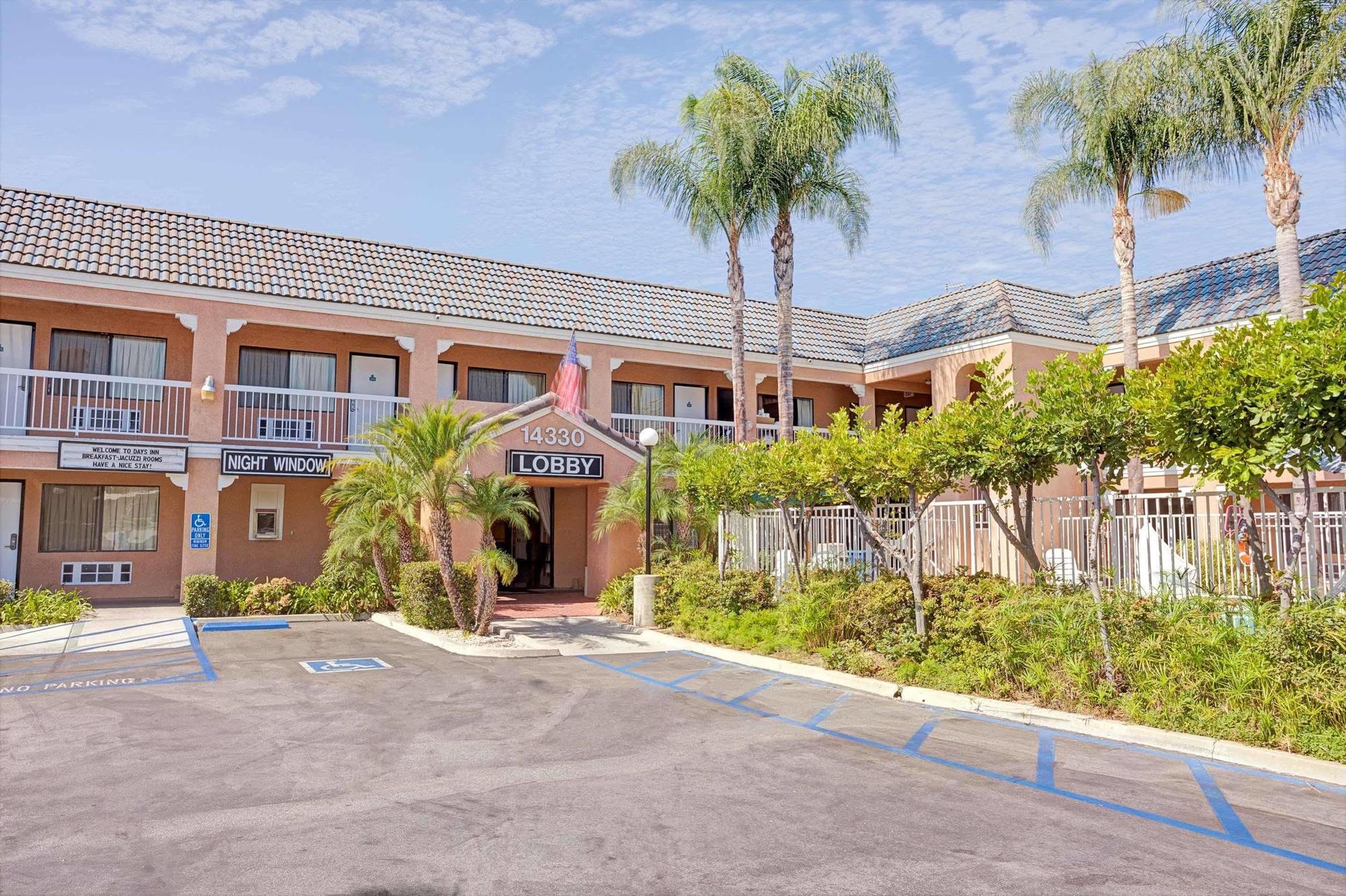 Days Inn By Wyndham Whittier Los Angeles Esterno foto